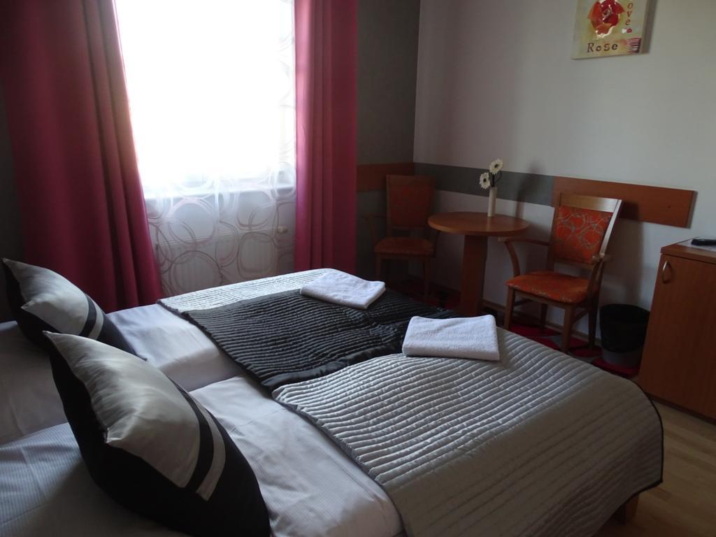 Hotel Rose Breclav Břeclav Exterior foto