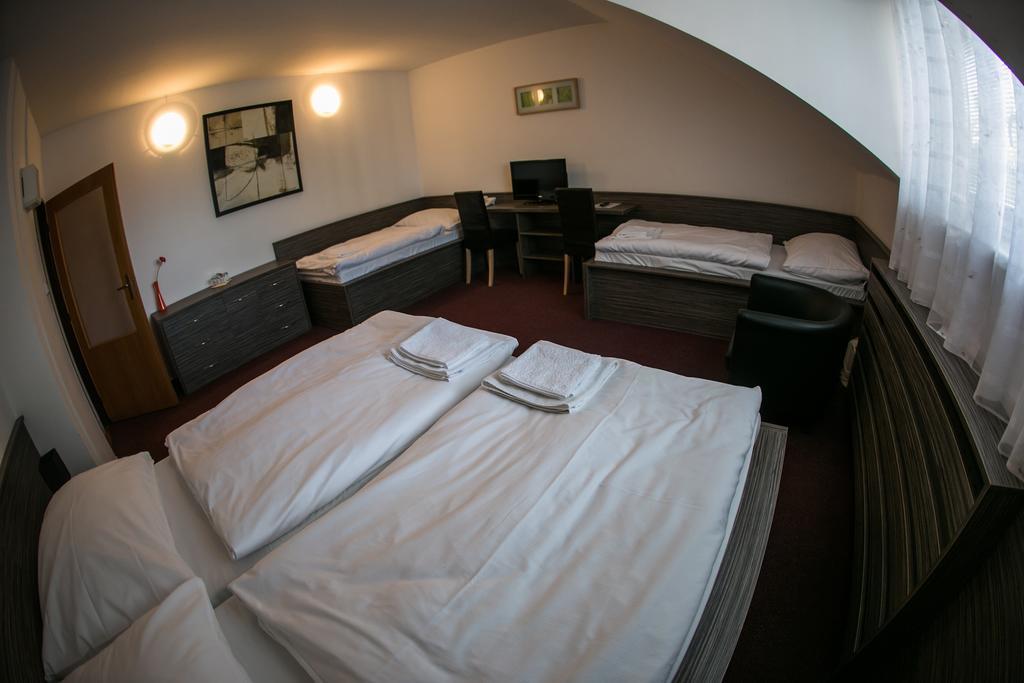 Hotel Rose Breclav Břeclav Exterior foto