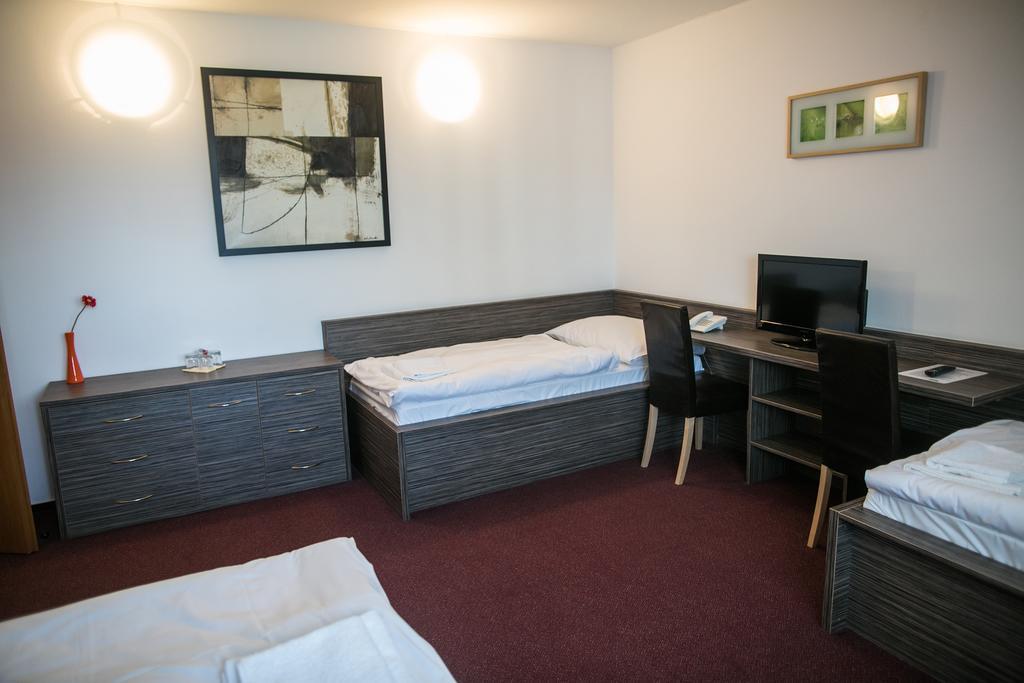 Hotel Rose Breclav Břeclav Exterior foto