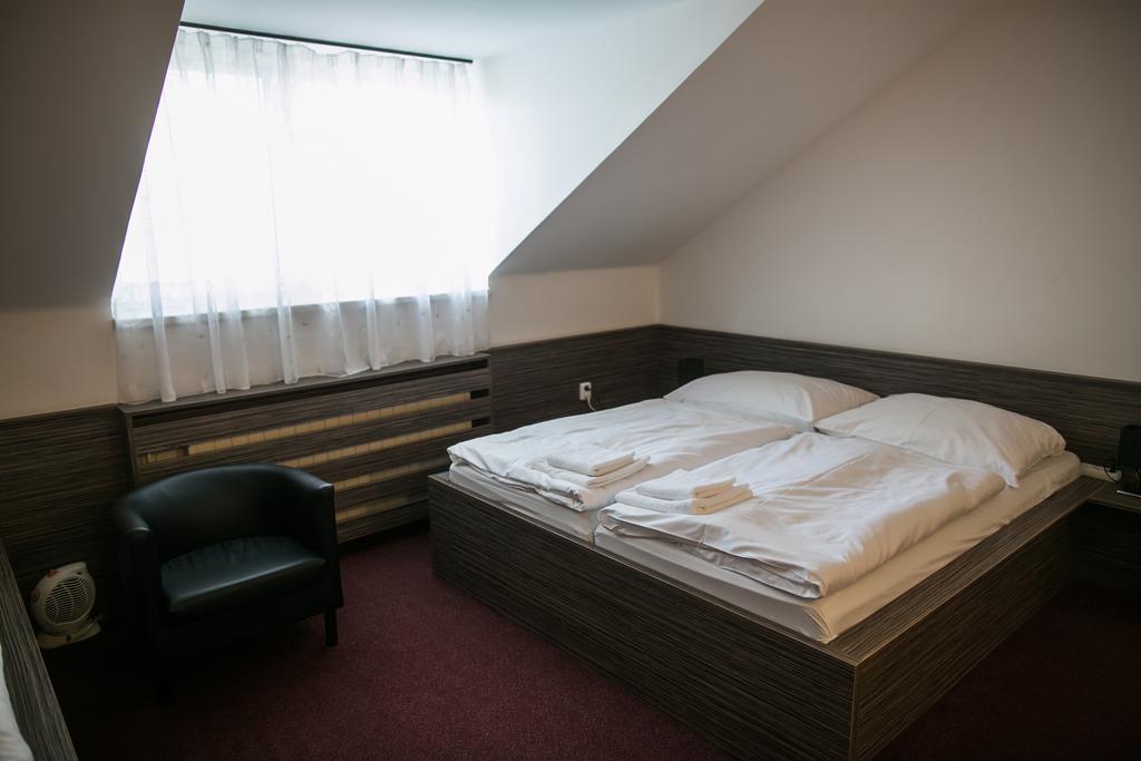 Hotel Rose Breclav Břeclav Exterior foto