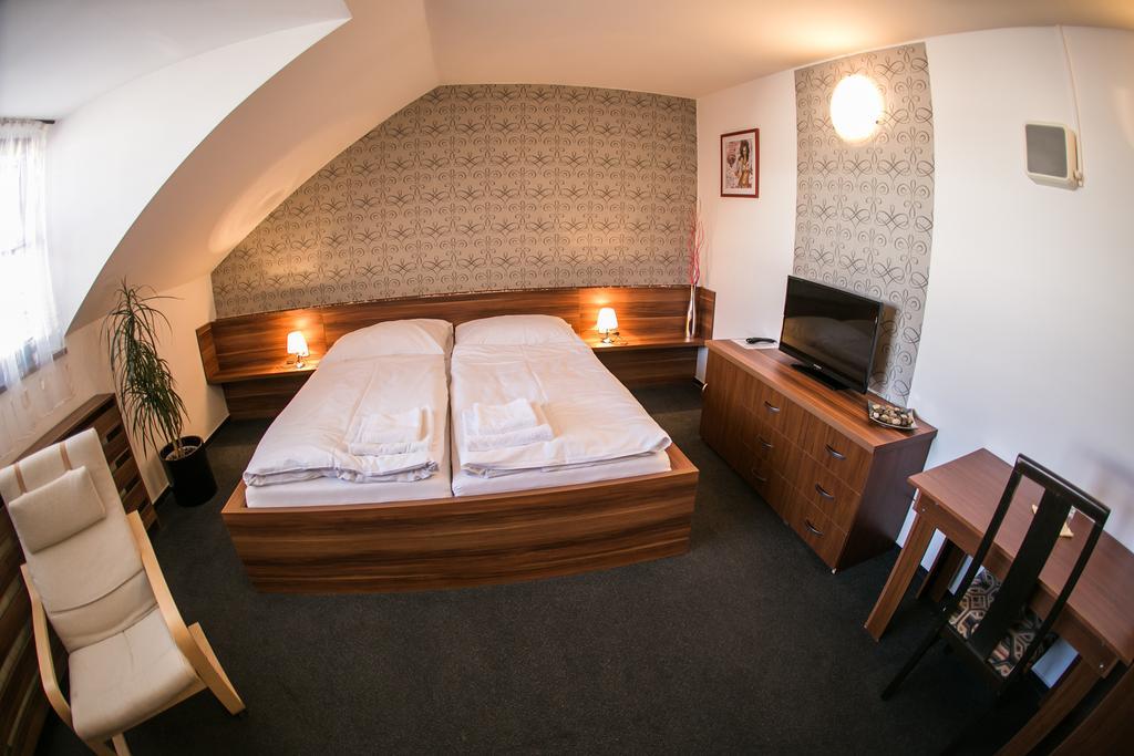 Hotel Rose Breclav Břeclav Exterior foto