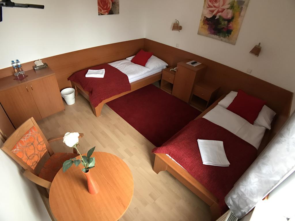 Hotel Rose Breclav Břeclav Exterior foto